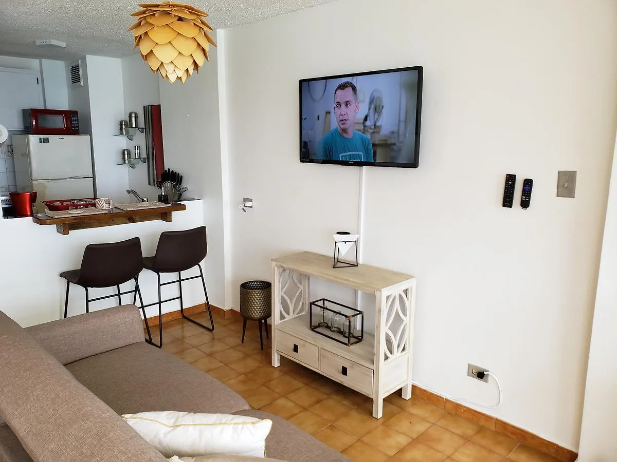 Gorgeous Beach Front Studio With Electricity Water Ac 루키요